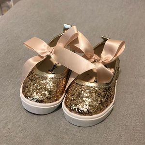 Infant gold glitter shoes